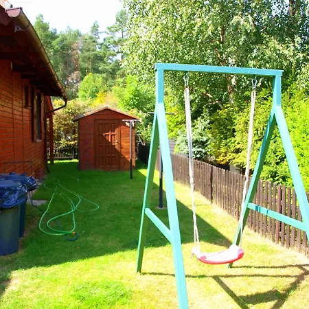 Holzhuette Mit Weitlaeufigem Garten Am Wald *