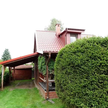Holzhuette Mit Weitlaeufigem Garten Am Wald בית נופש